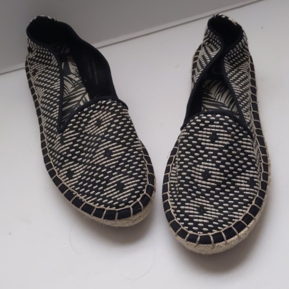 DV by Dolce Vita black/white espadrilles-sz 6